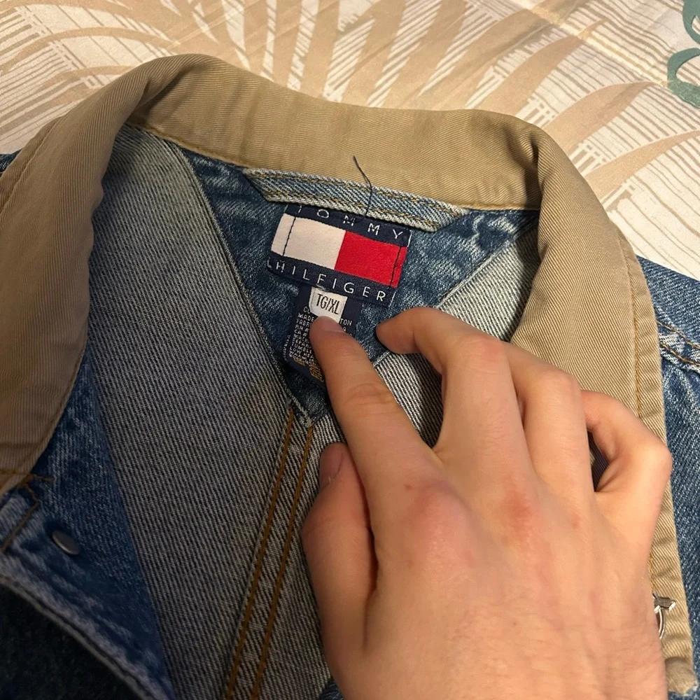 Tommy Hilfiger Blue Denim Jacket with Tan Collar - Picture 3 of 4